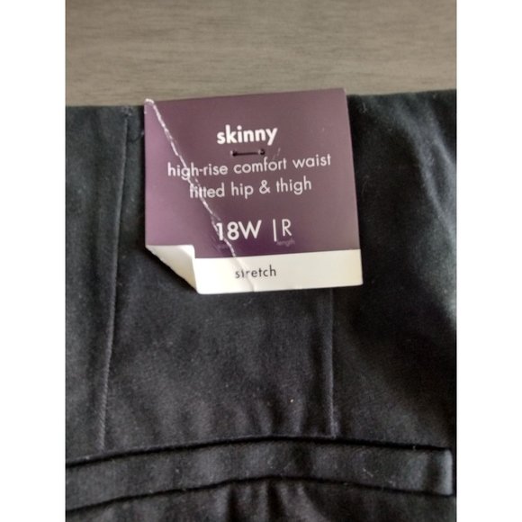 AVA & VIV - Picture 4 of 4